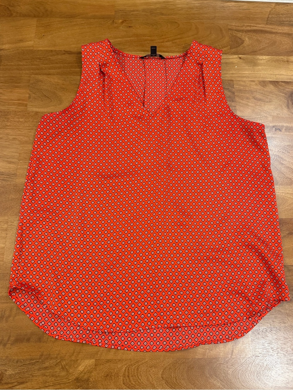 Banana Republic Red Sleeveless V-Neck Flowy Top w/ Geometric Pattern Size Large